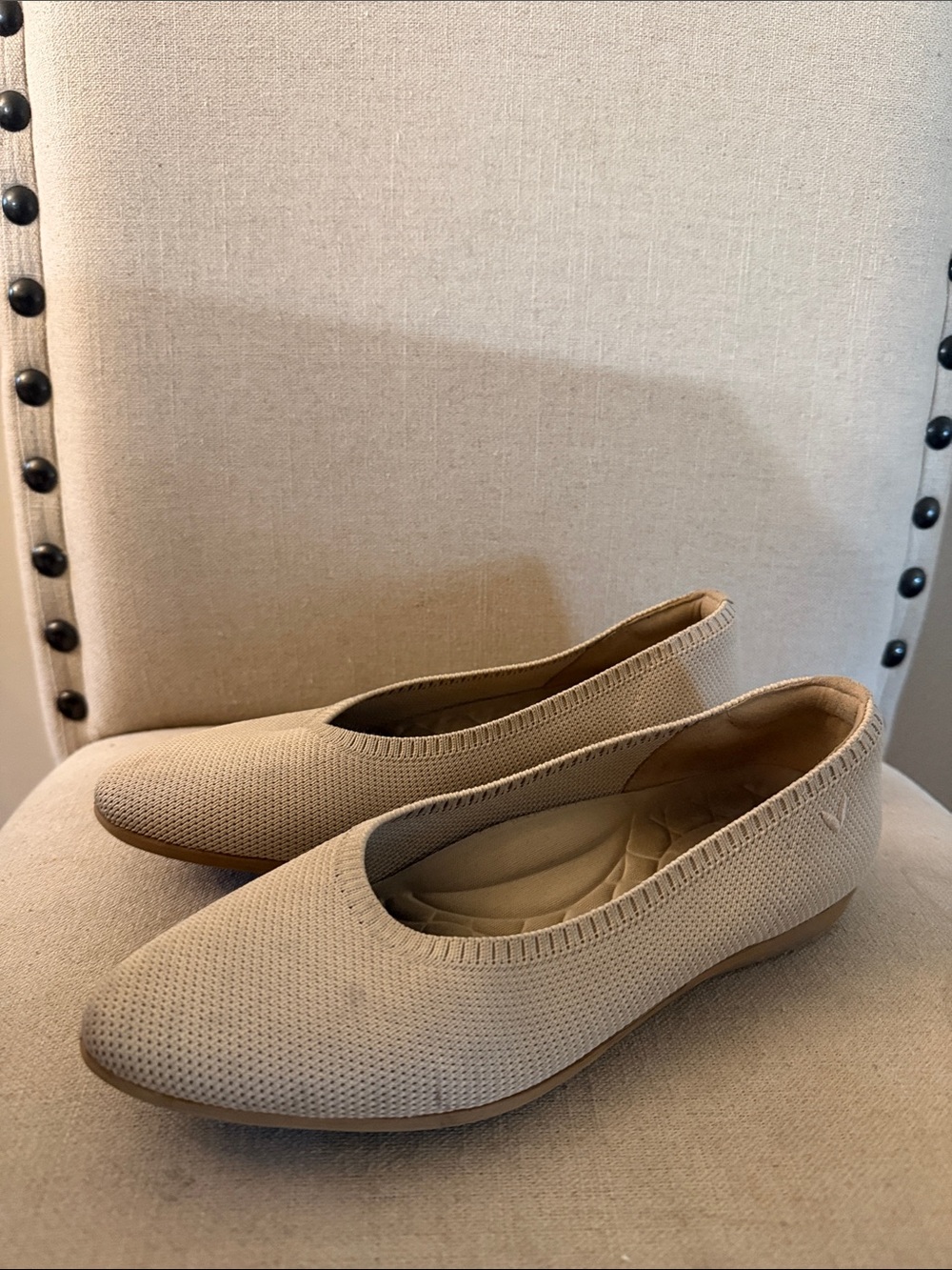 Vivaia Women’s Knit Slip-On Almond Toe Ballet Flats Beige Tan Size 5 (35)